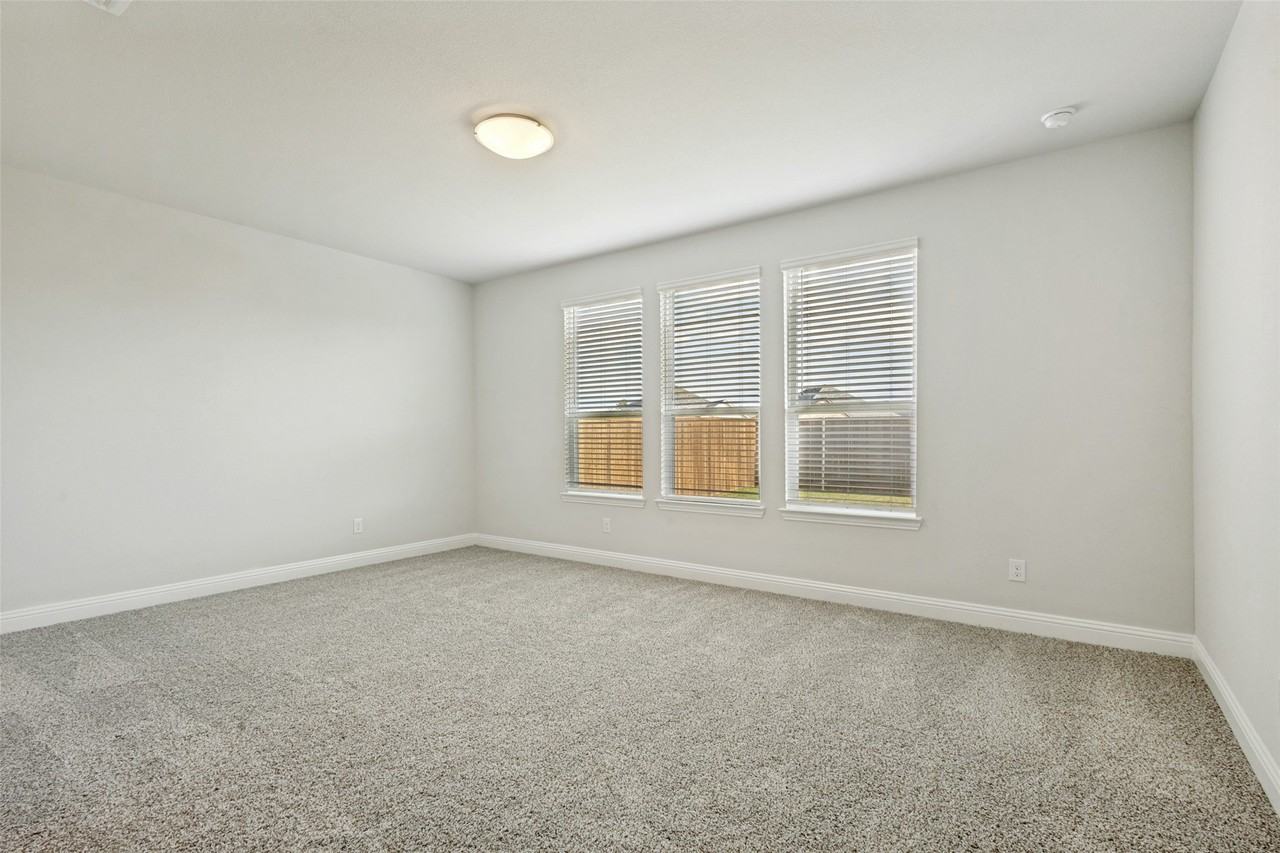 806 Sicily Blvd - Photo 7 of 12