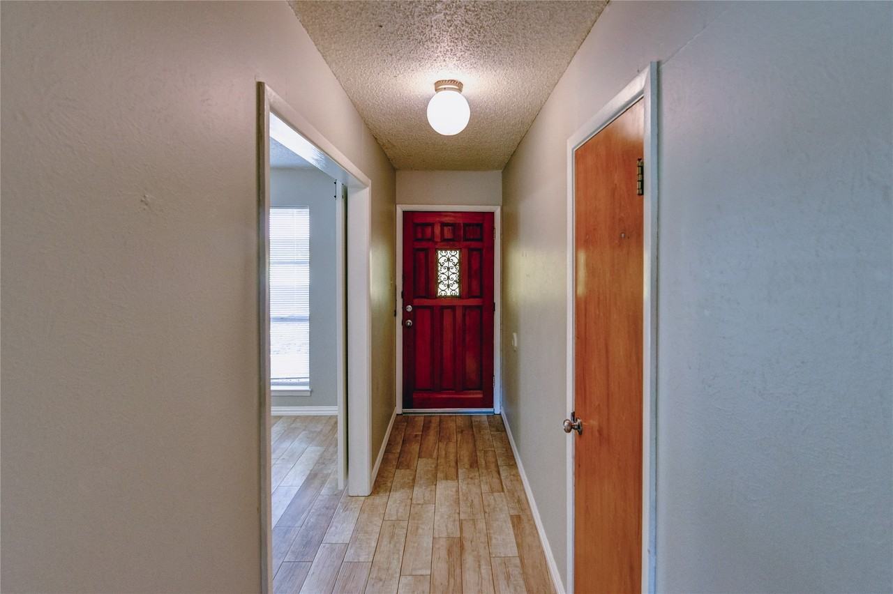 7524 Overhill Rd - Photo 3 of 28