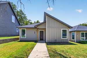 featured image of 610 E Texas St