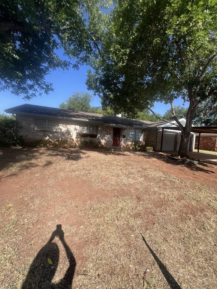 1526 Rosewood Dr