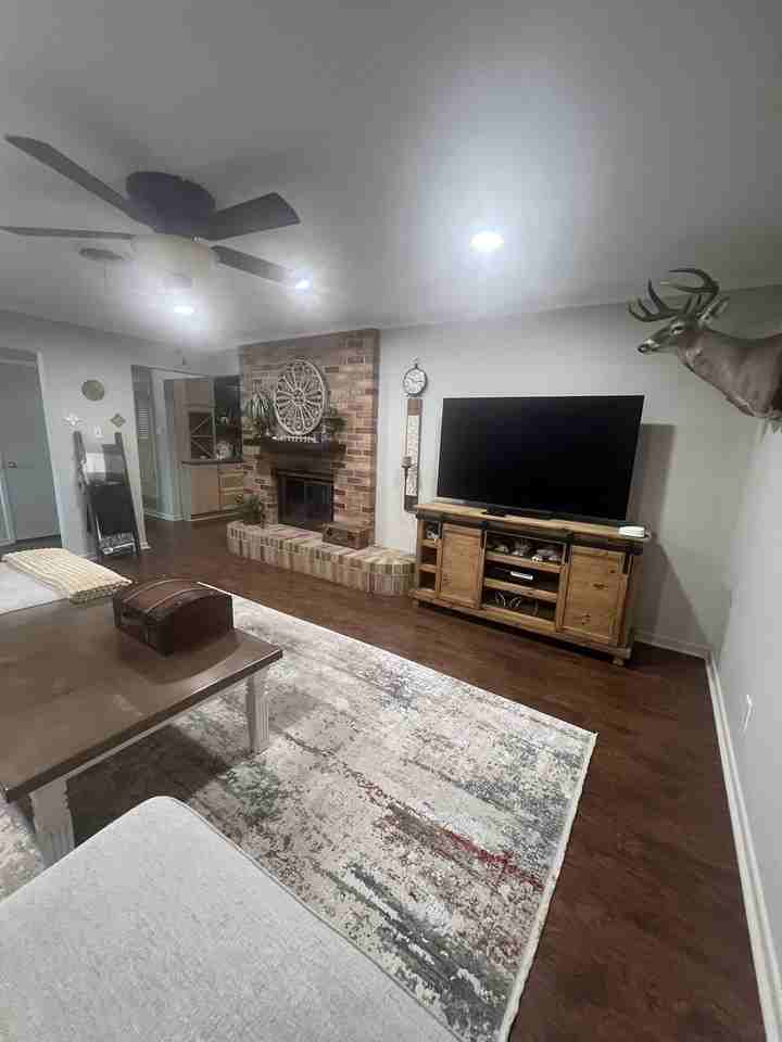1526 Rosewood Dr - Photo 2 of 20