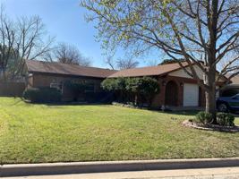 featured image of 4841 Oaklawn Dr