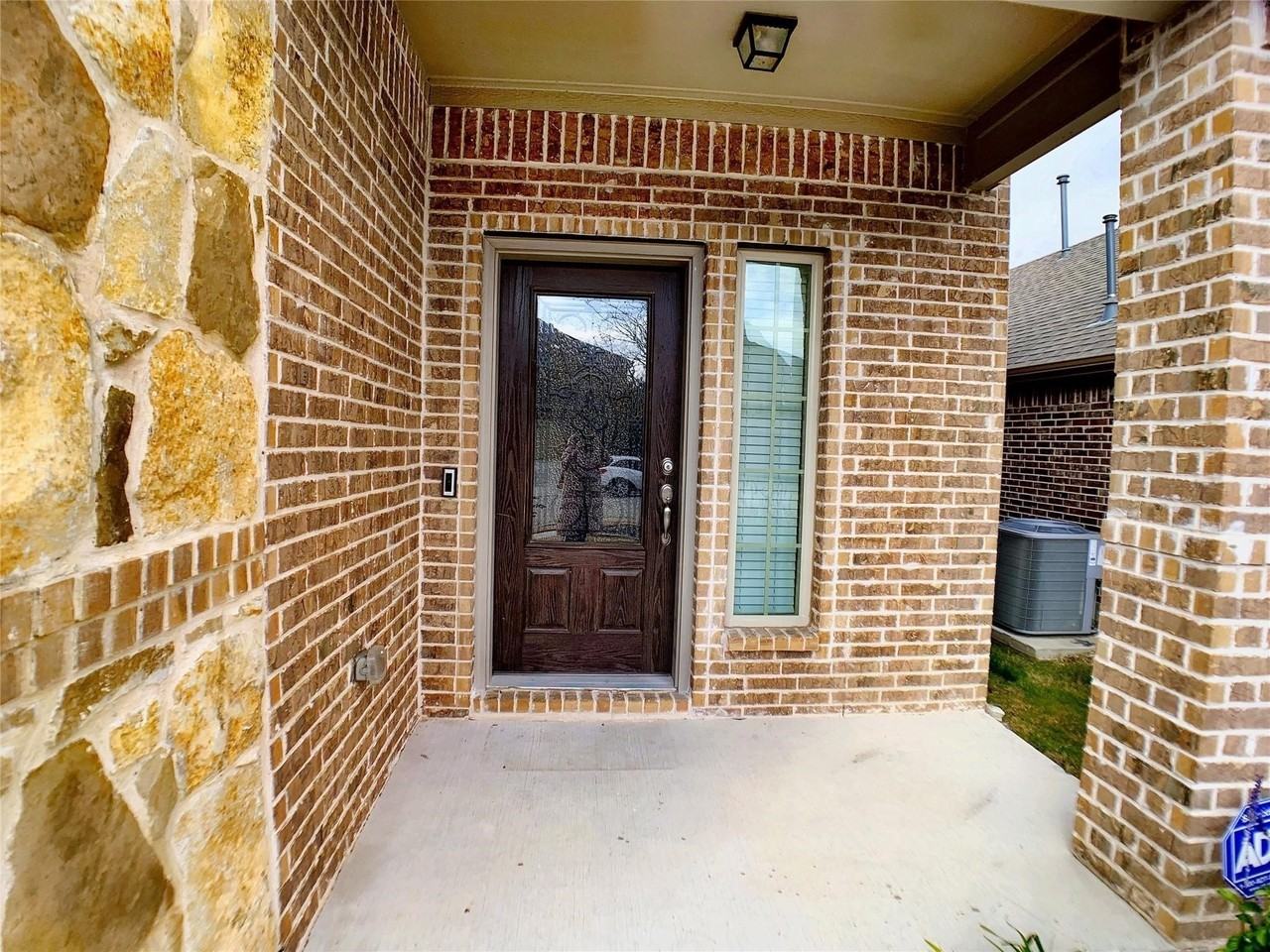 9828 Moccasin Creek Ln - Photo 4 of 29