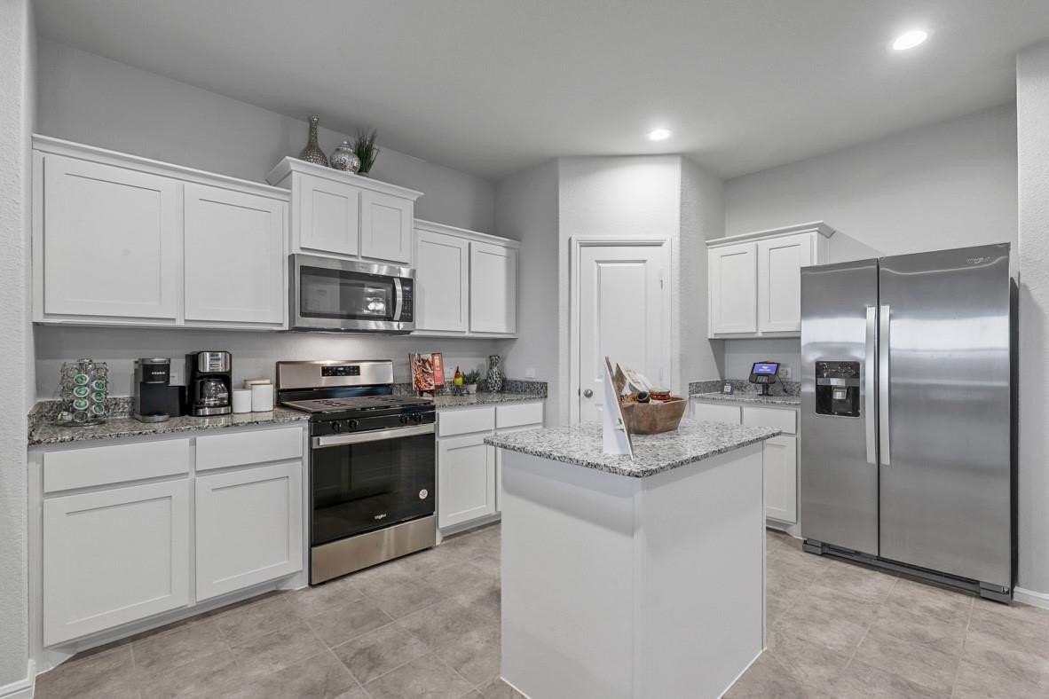 401 Bent Oak Dr - Photo 2 of 31