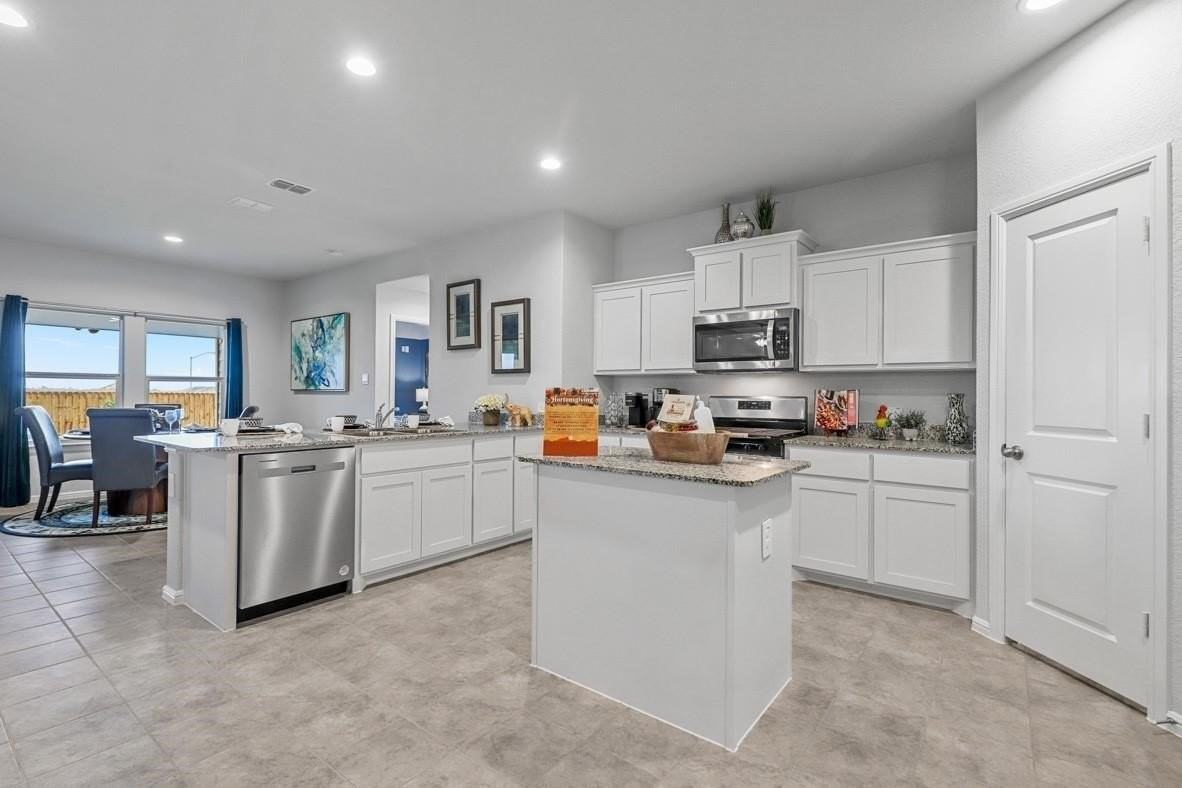 401 Bent Oak Dr - Photo 4 of 31