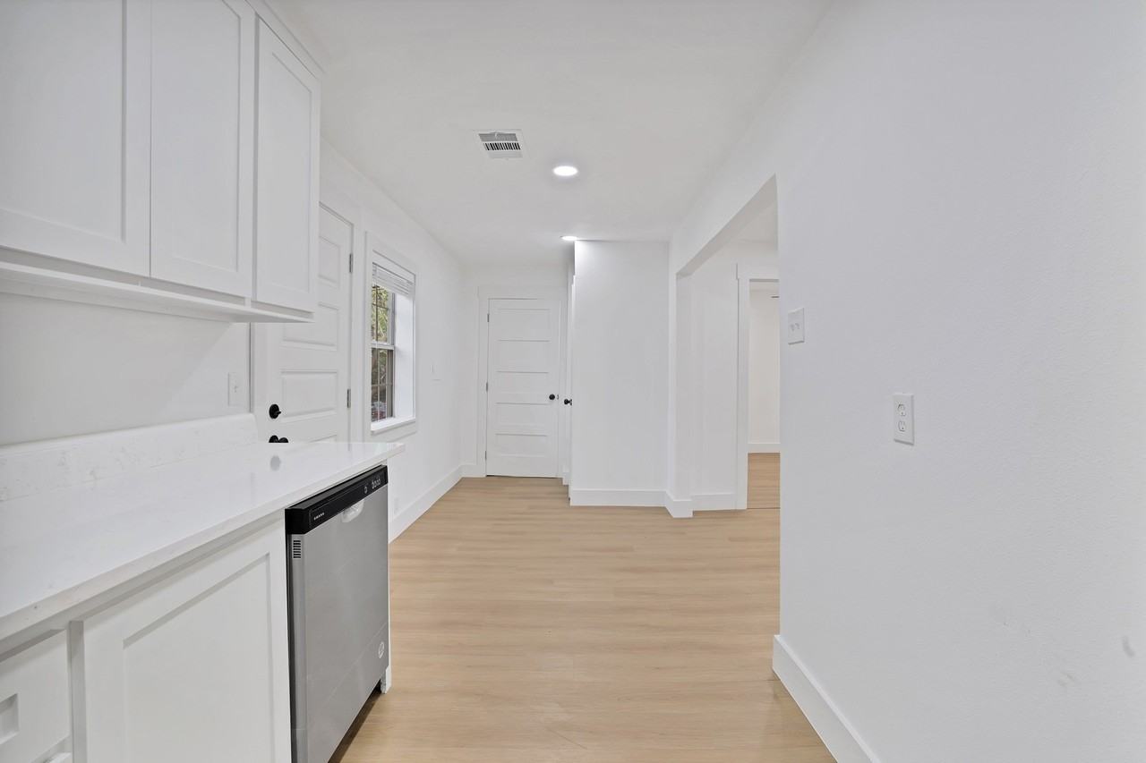 1520 Valley View St - Photo 7 of 29