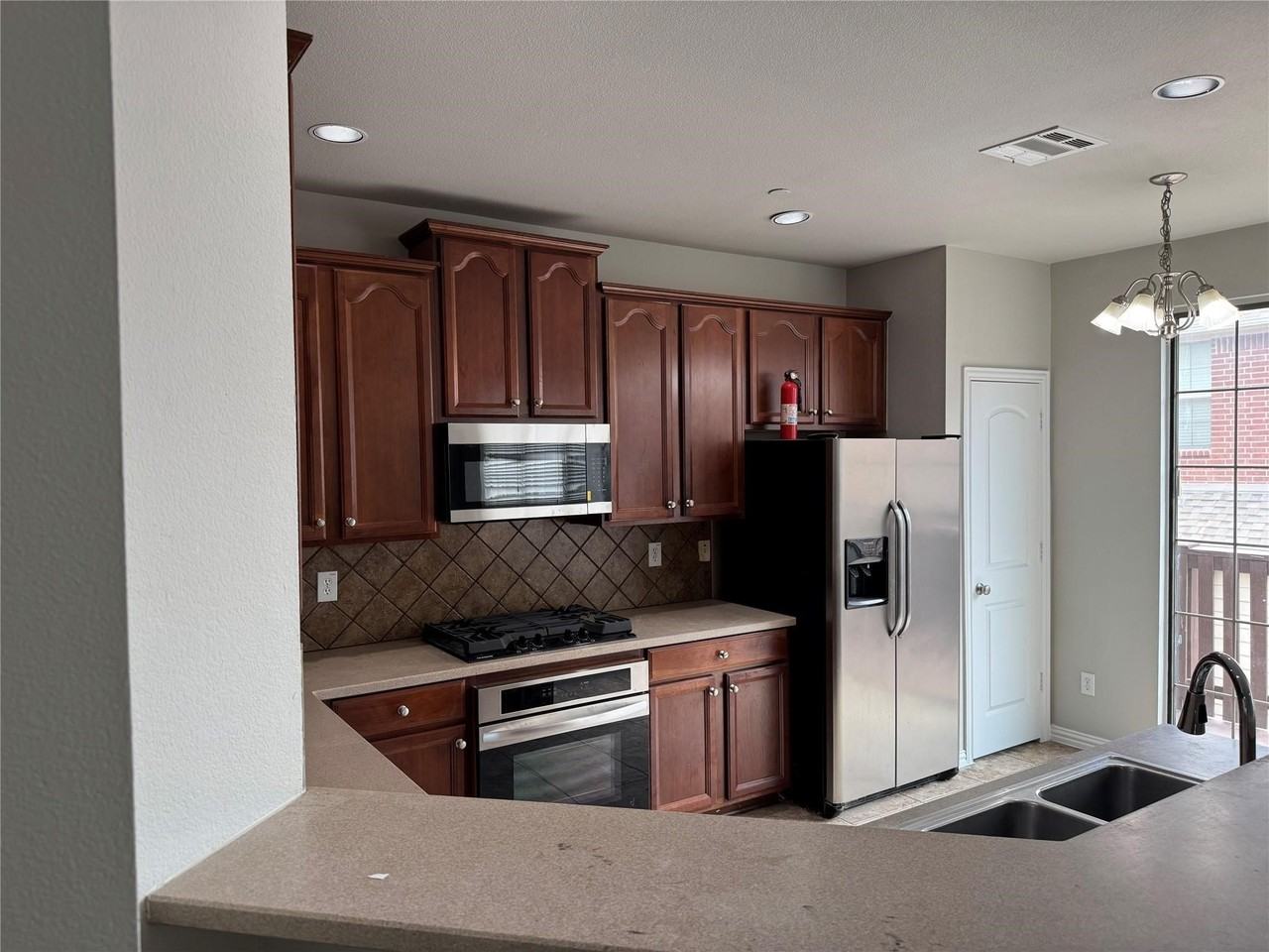 1444 Chase Ln - Photo 7 of 16