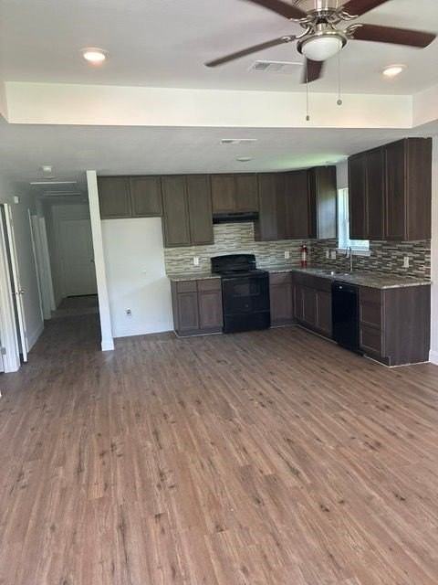 1702 Clark St - Photo 2 of 10