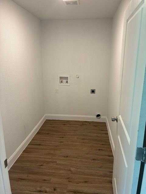 1702 Clark St - Photo 5 of 10