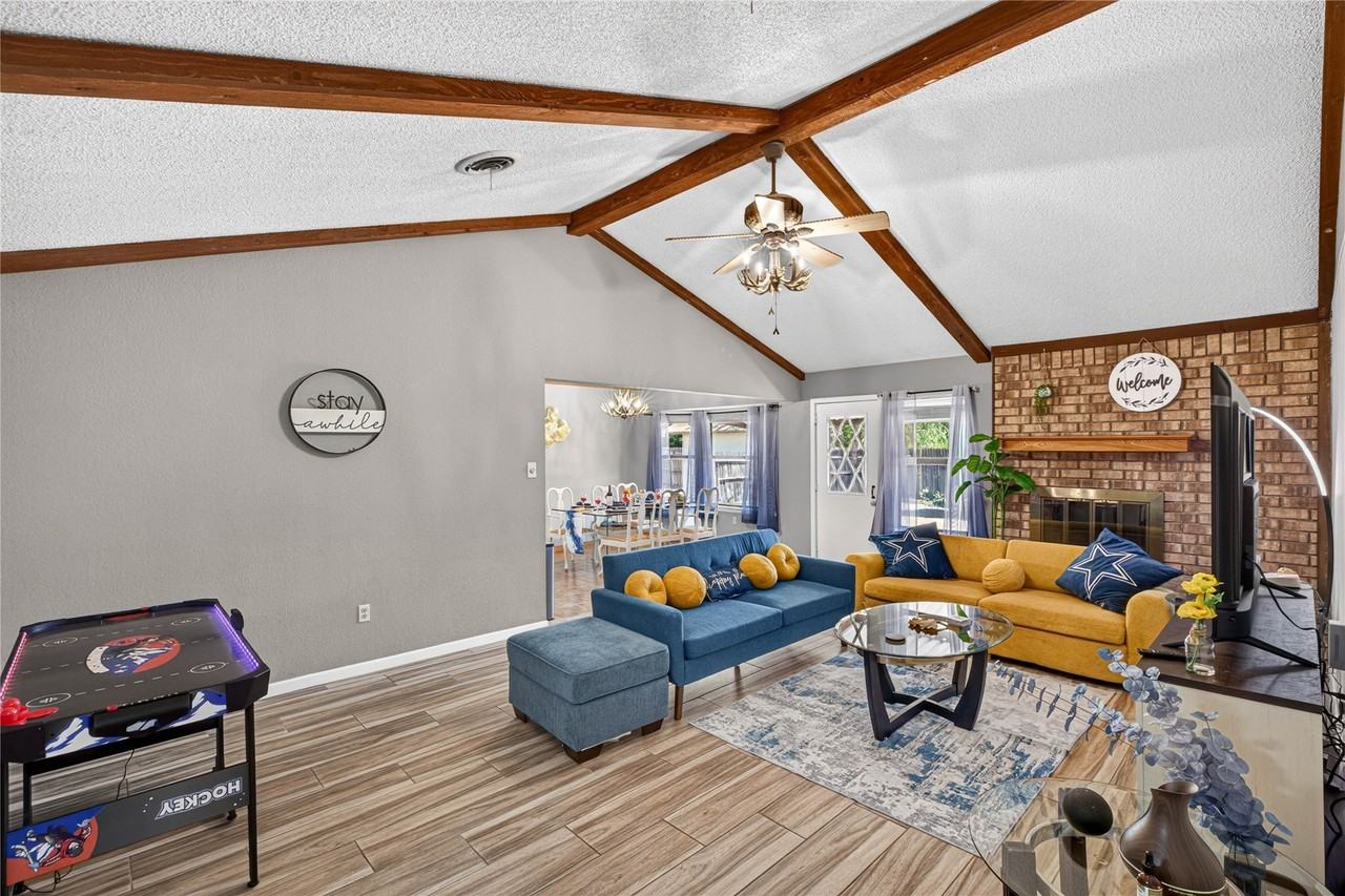 2317 Kerry Ln - Photo 2 of 38