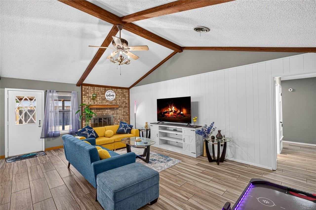 2317 Kerry Ln - Photo 4 of 38