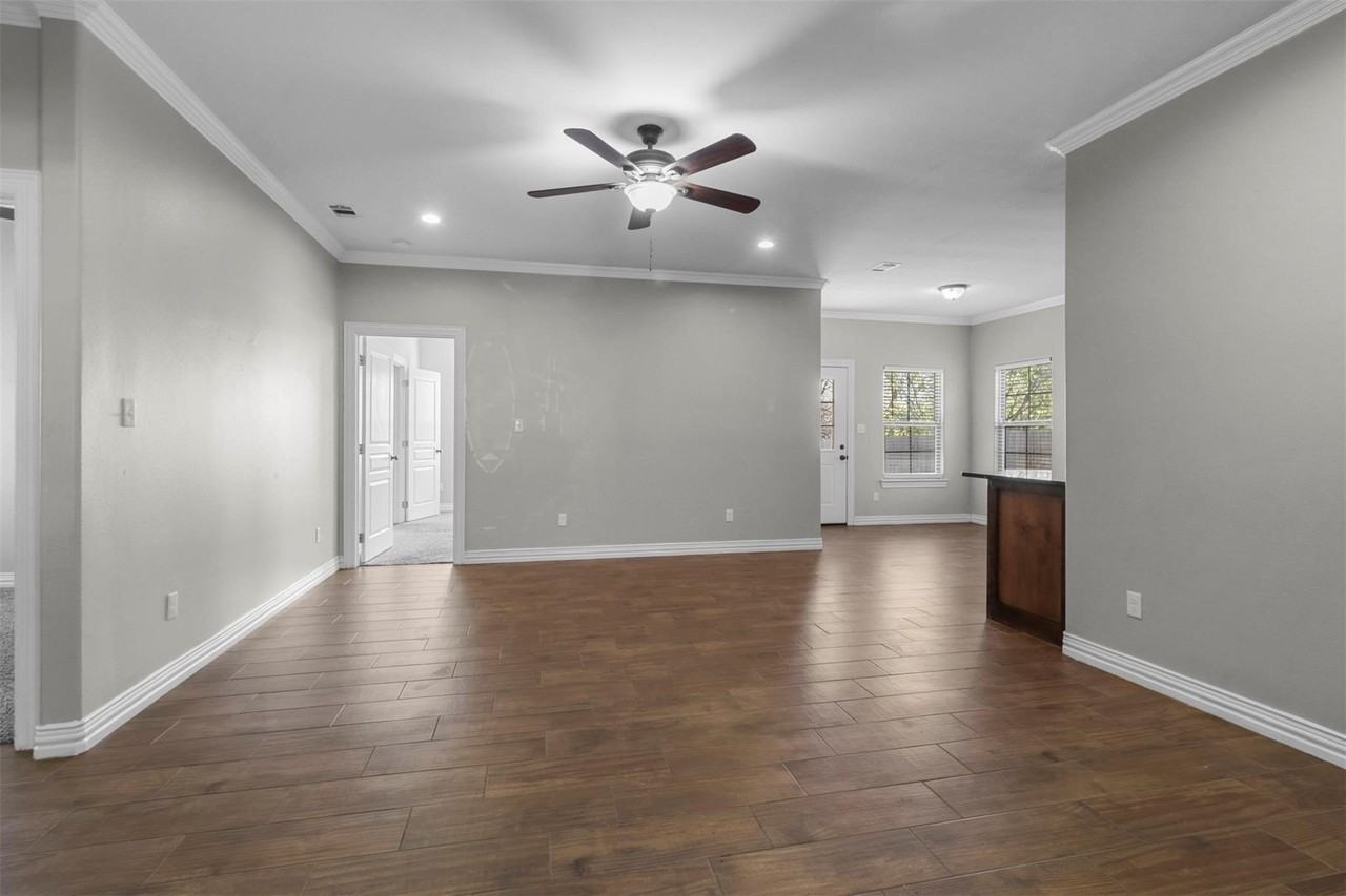 1624 E King St - Photo 4 of 15