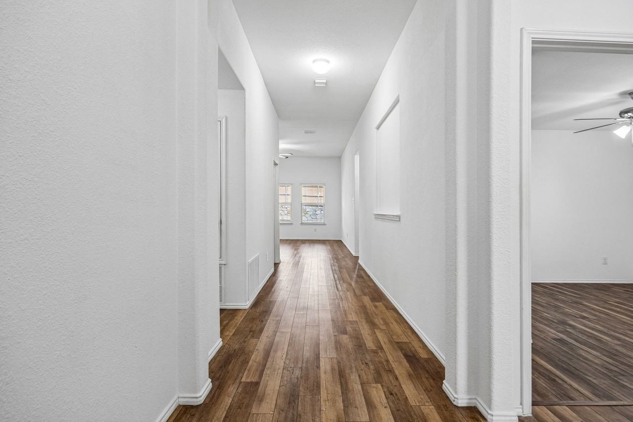 2938 Montrose Trl - Photo 2 of 16