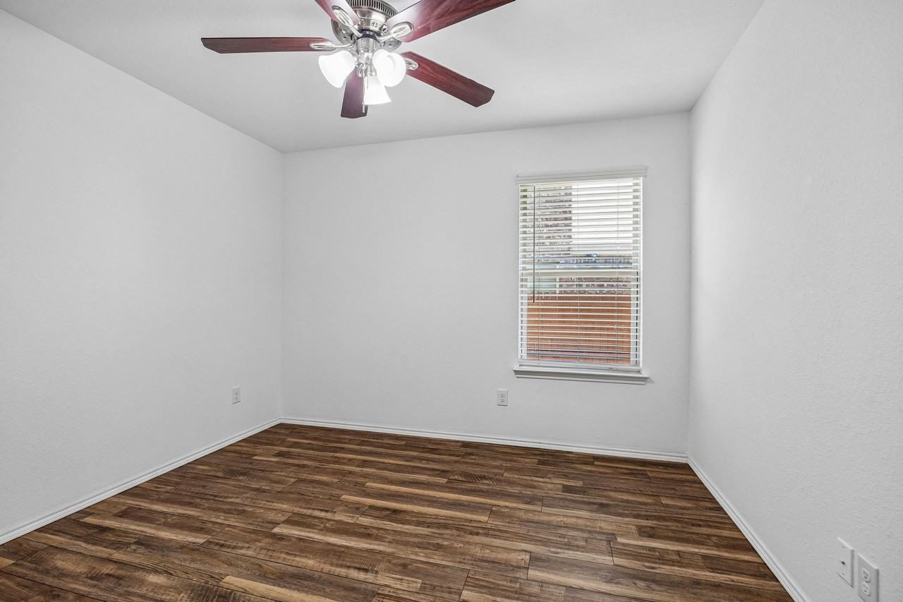 2938 Montrose Trl - Photo 5 of 16