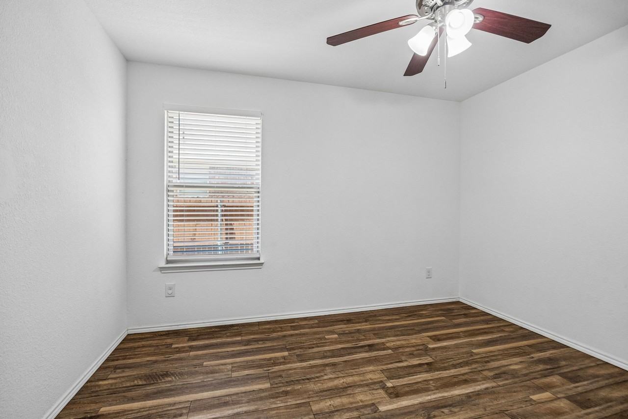 2938 Montrose Trl - Photo 6 of 16