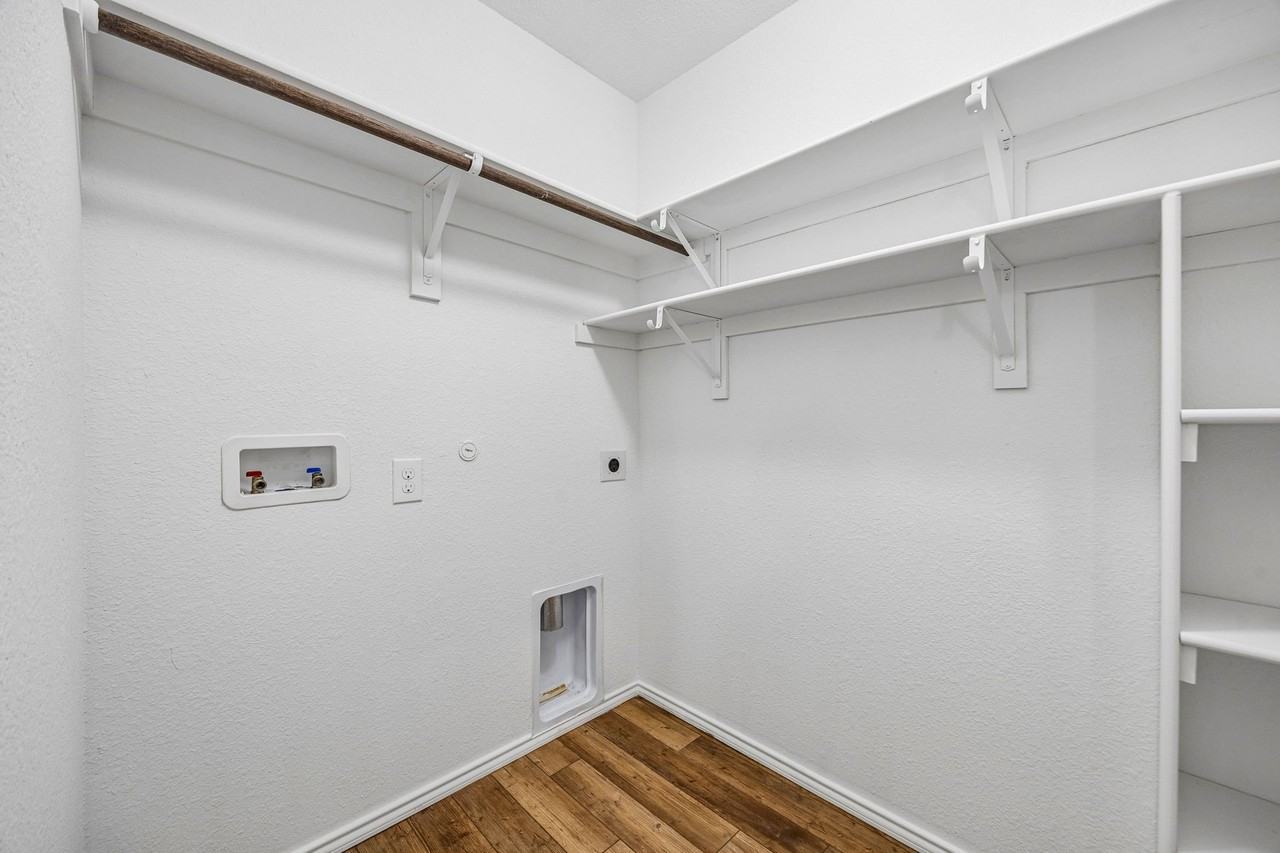 2938 Montrose Trl - Photo 7 of 16