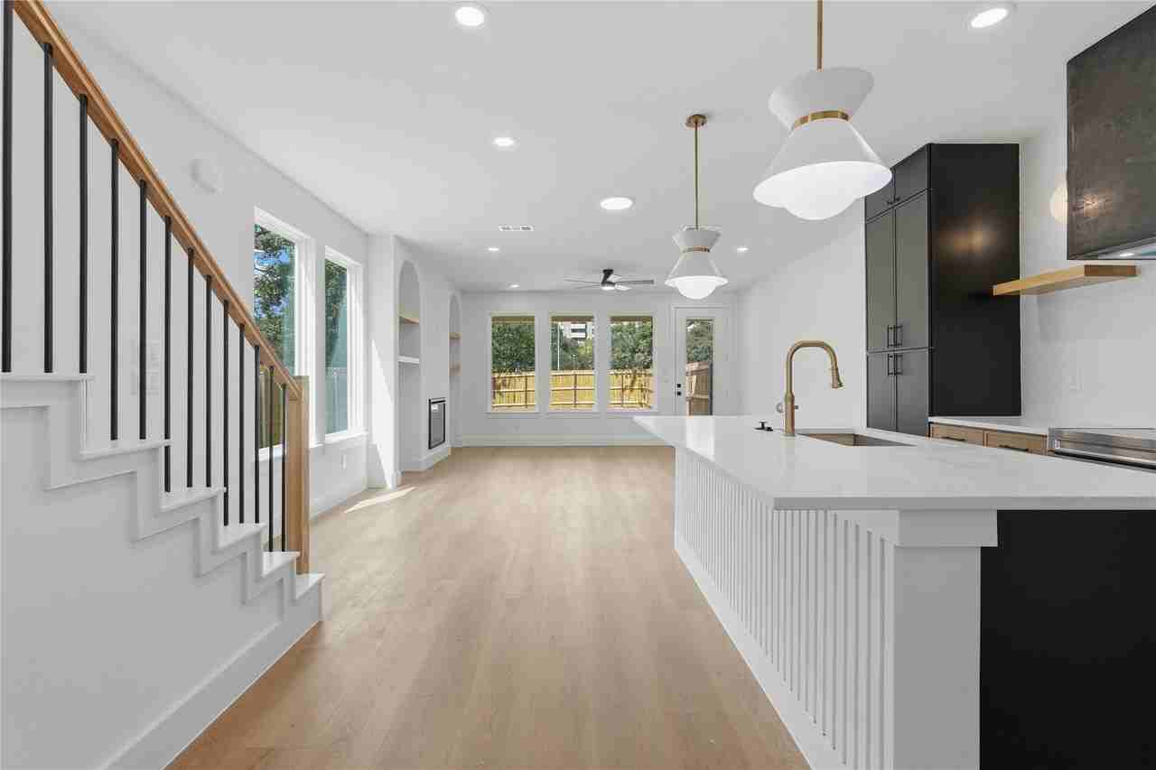 3300 S Harwood St - Photo 2 of 20