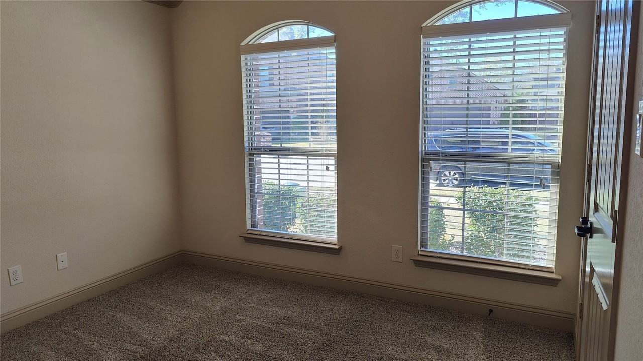 113 Chelsea Ct - Photo 5 of 24