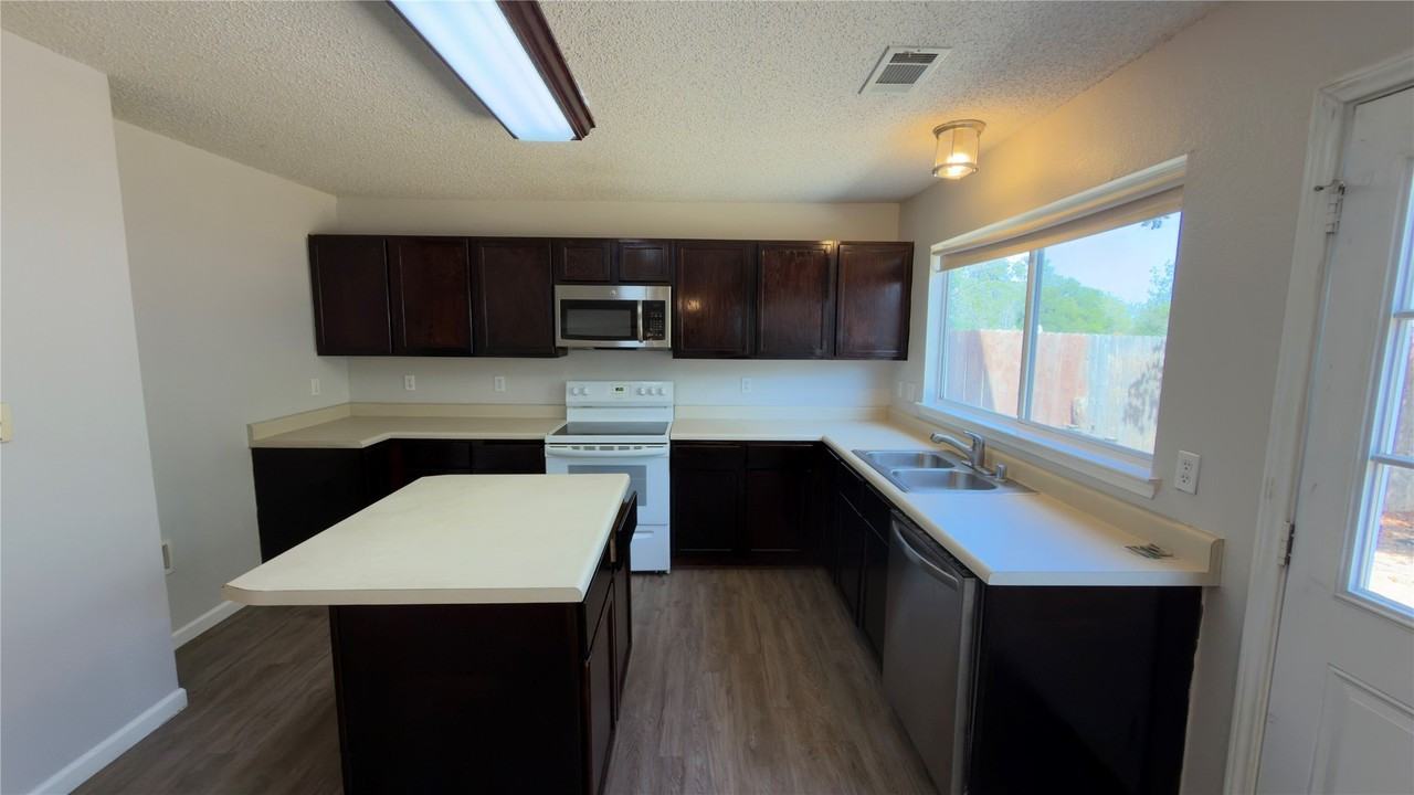 3401 Cheyenne Ranch Rd - Photo 3 of 17