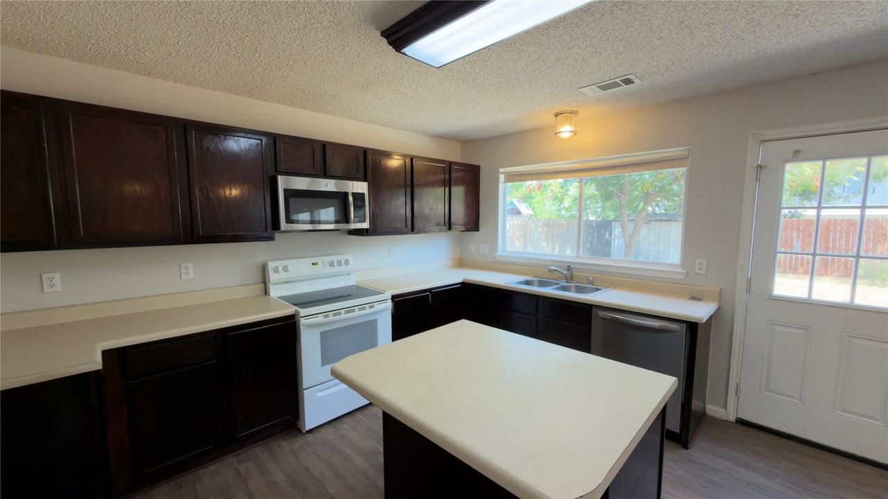 3401 Cheyenne Ranch Rd - Photo 4 of 17