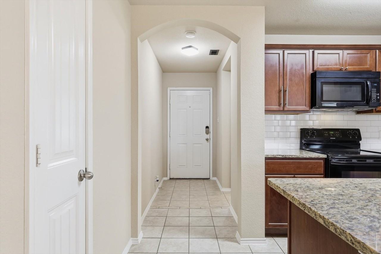 2334 Triston St - Photo 4 of 37