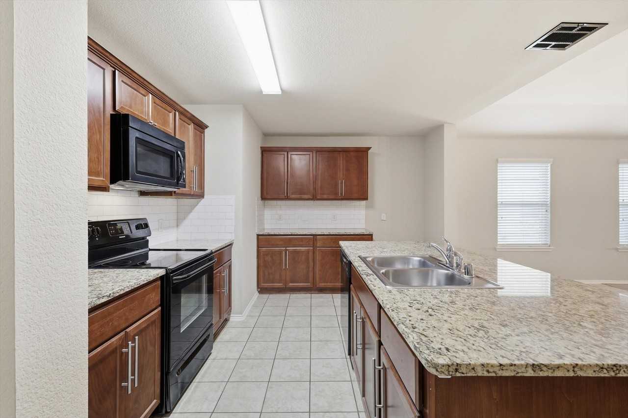 2334 Triston St - Photo 5 of 37