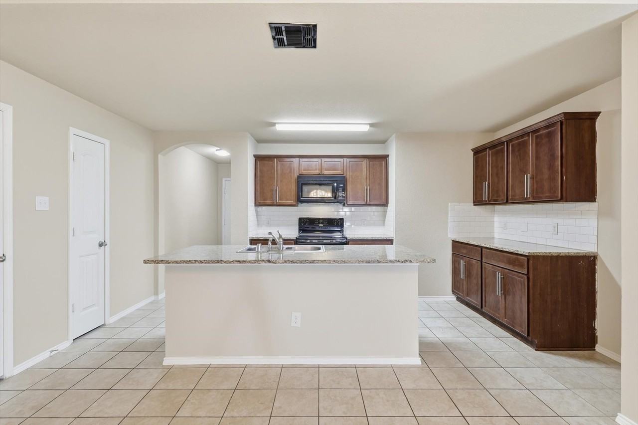 2334 Triston St - Photo 6 of 37