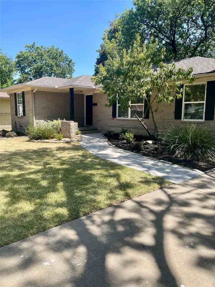 605 Devonshire Dr - Photo 2 of 26