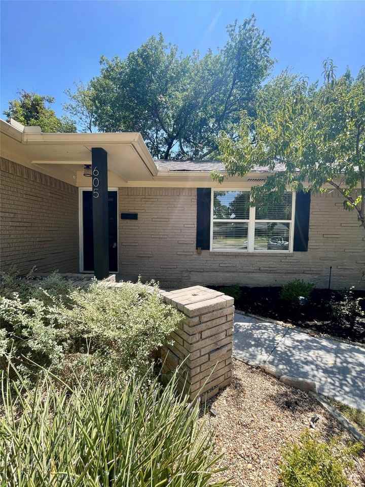 605 Devonshire Dr - Photo 3 of 26