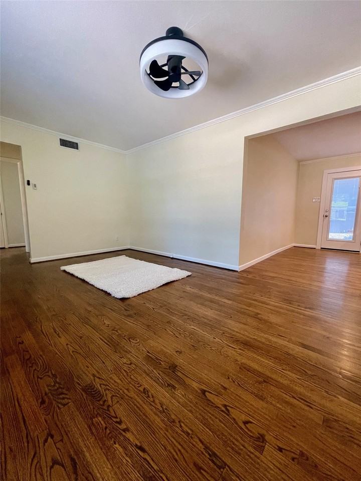 605 Devonshire Dr - Photo 6 of 26