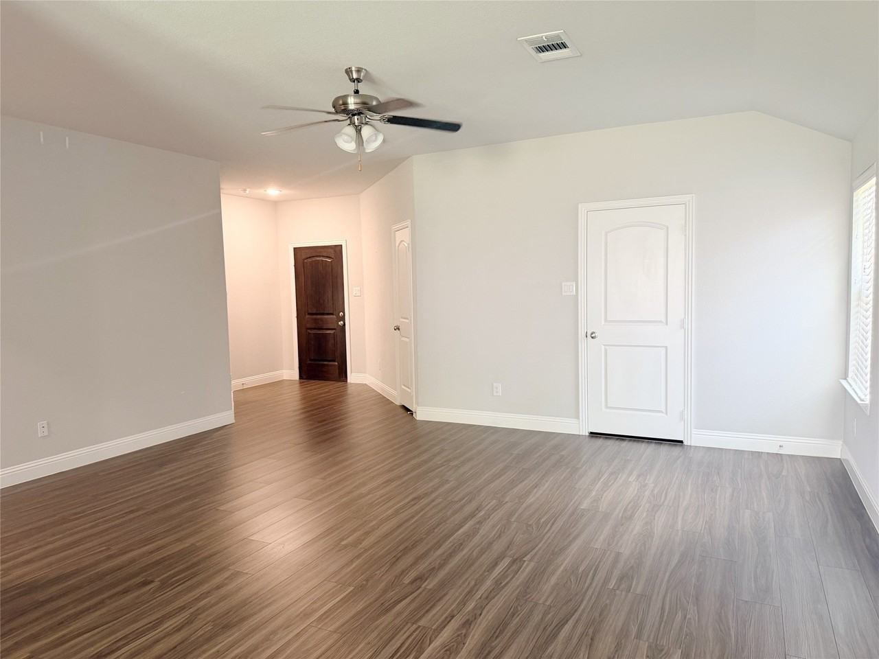 6423 Graceland Dr - Photo 3 of 17