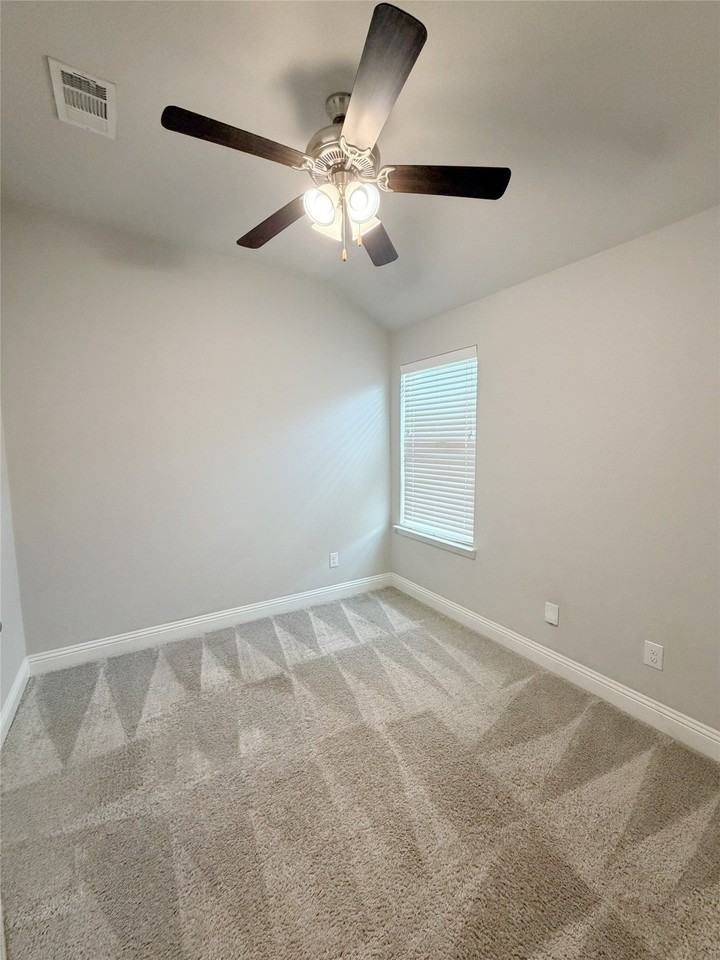 6423 Graceland Dr - Photo 6 of 17