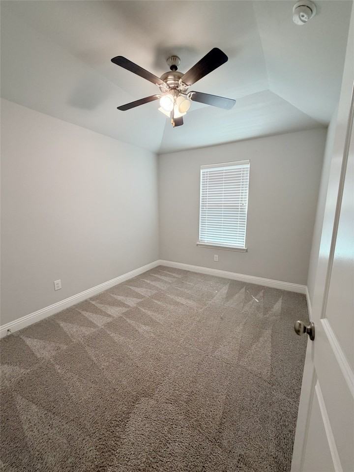 6423 Graceland Dr - Photo 7 of 17