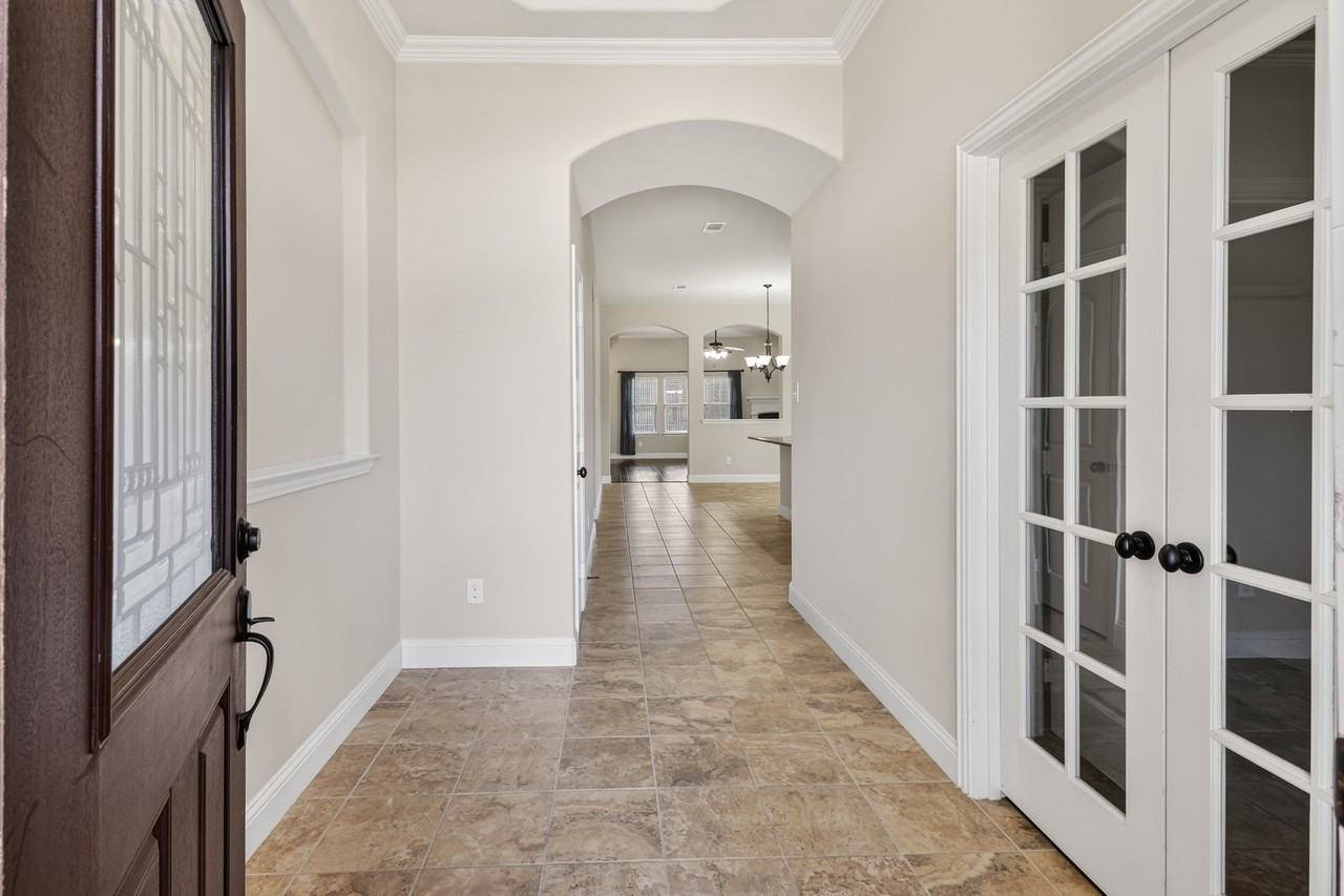 660 Sharpley - Photo 2 of 28