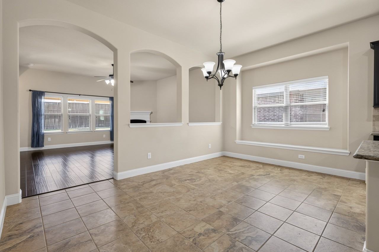 660 Sharpley - Photo 6 of 28