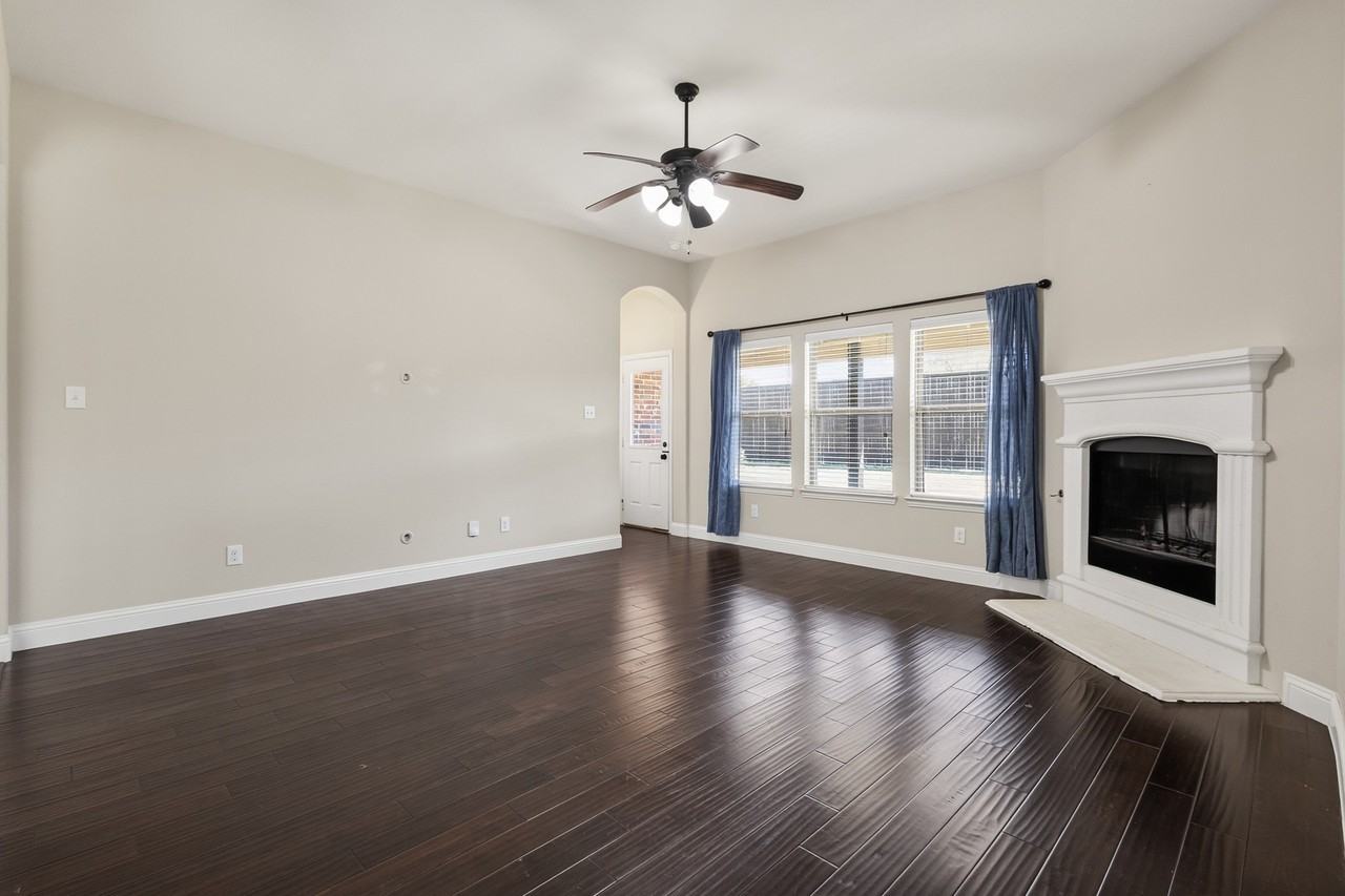 660 Sharpley - Photo 7 of 28