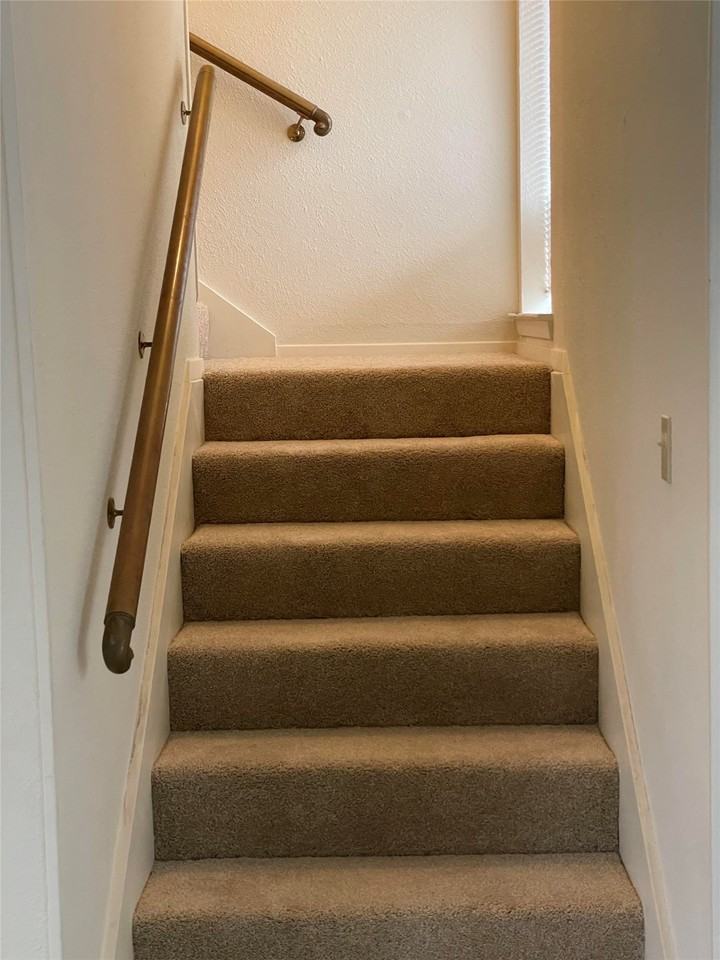 7530 Kings Ridge Rd - Photo 7 of 15