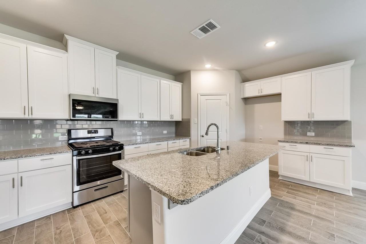 3504 Lillian Ct - Photo 3 of 26