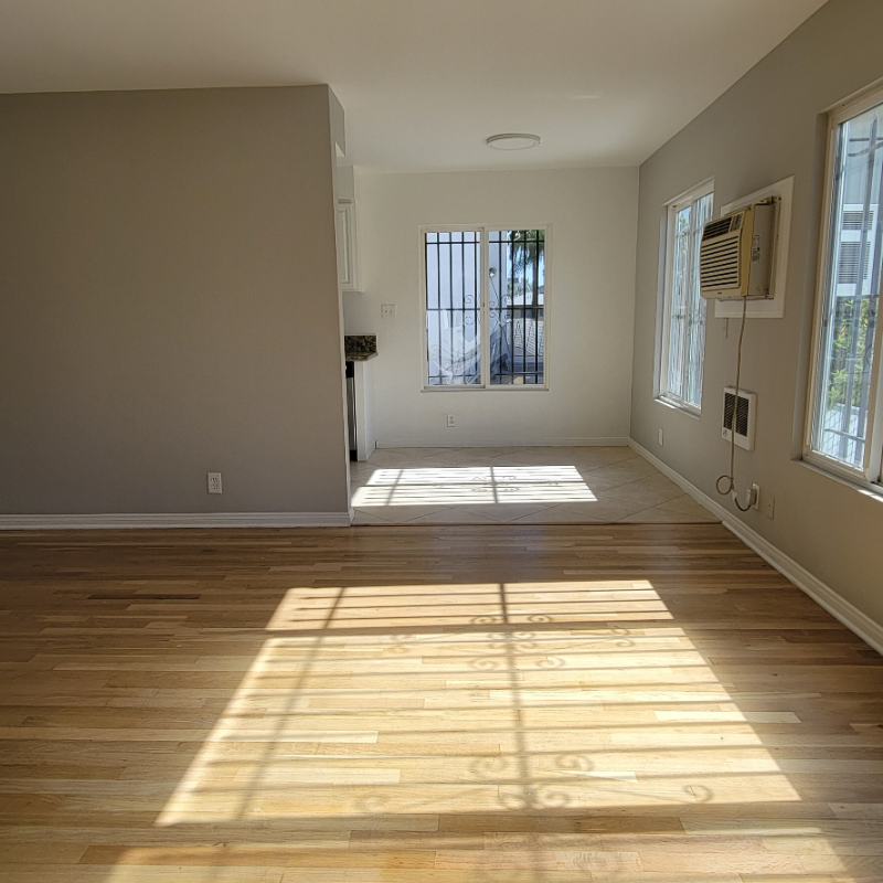 1802 N Wilton Pl - Photo 2 of 19