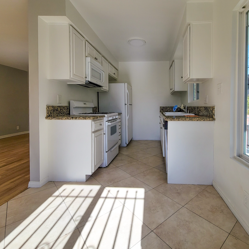 1802 N Wilton Pl - Photo 4 of 19