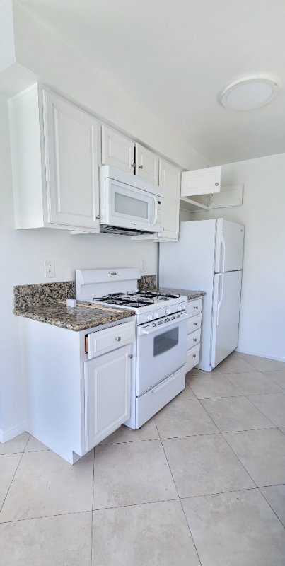 1802 N Wilton Pl - Photo 6 of 19