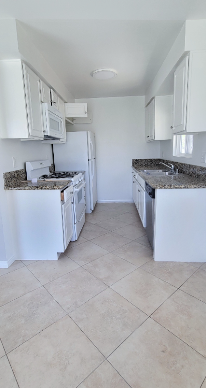1802 N Wilton Pl - Photo 7 of 19