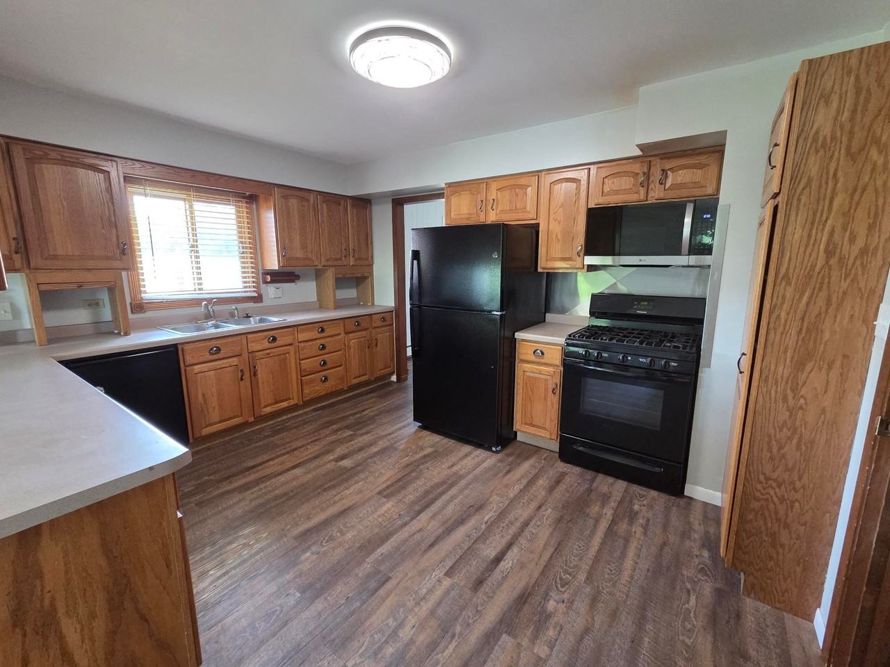 1200 Ingot St - Photo 2 of 17