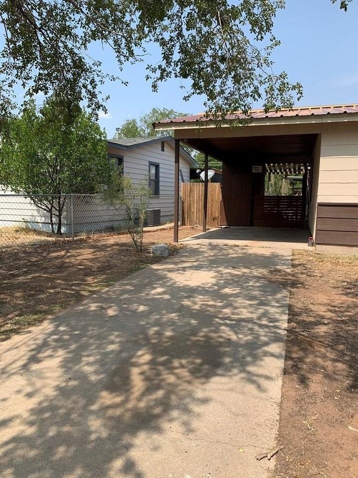 511 Douglas Dr - Photo 2 of 11