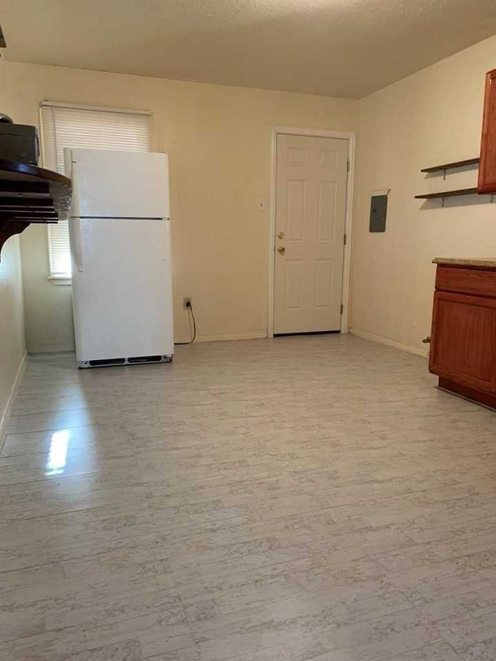 511 Douglas Dr - Photo 3 of 11