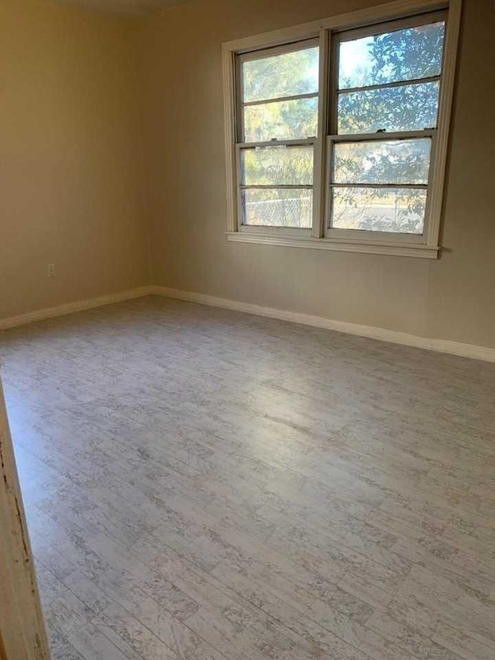 511 Douglas Dr - Photo 7 of 11