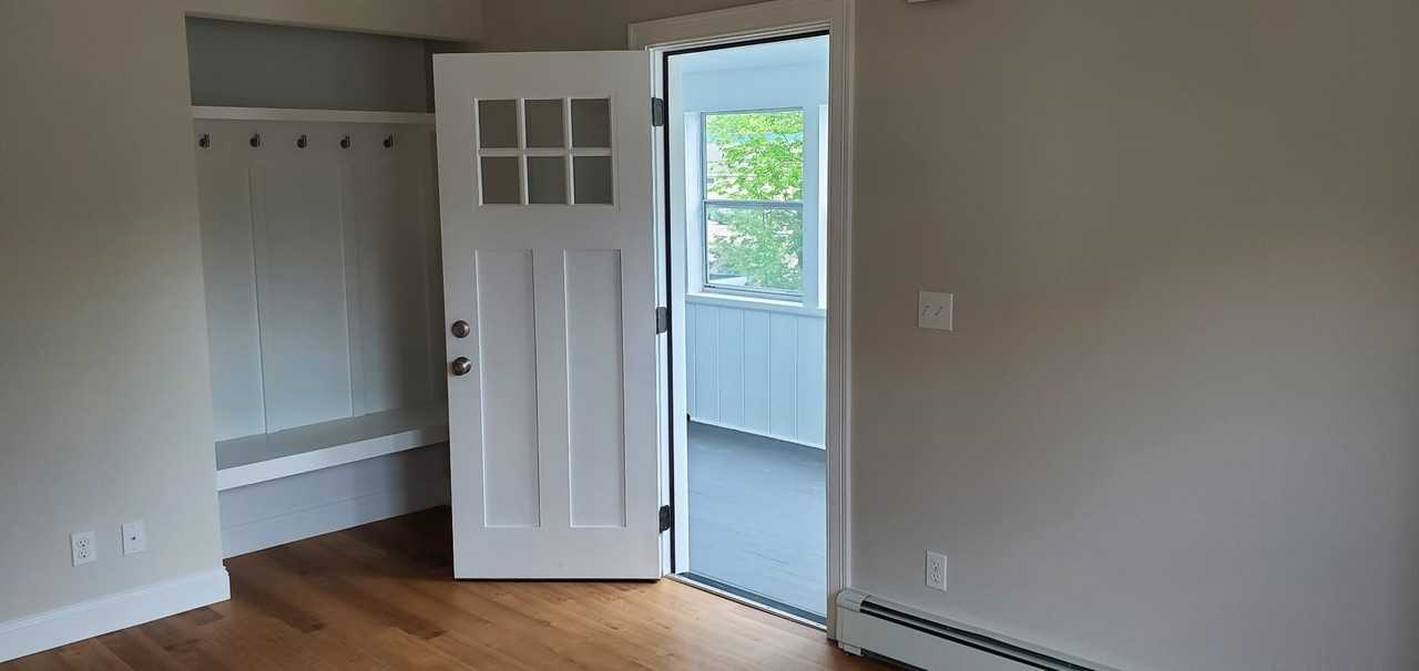 127 Bartlett St - Photo 4 of 16