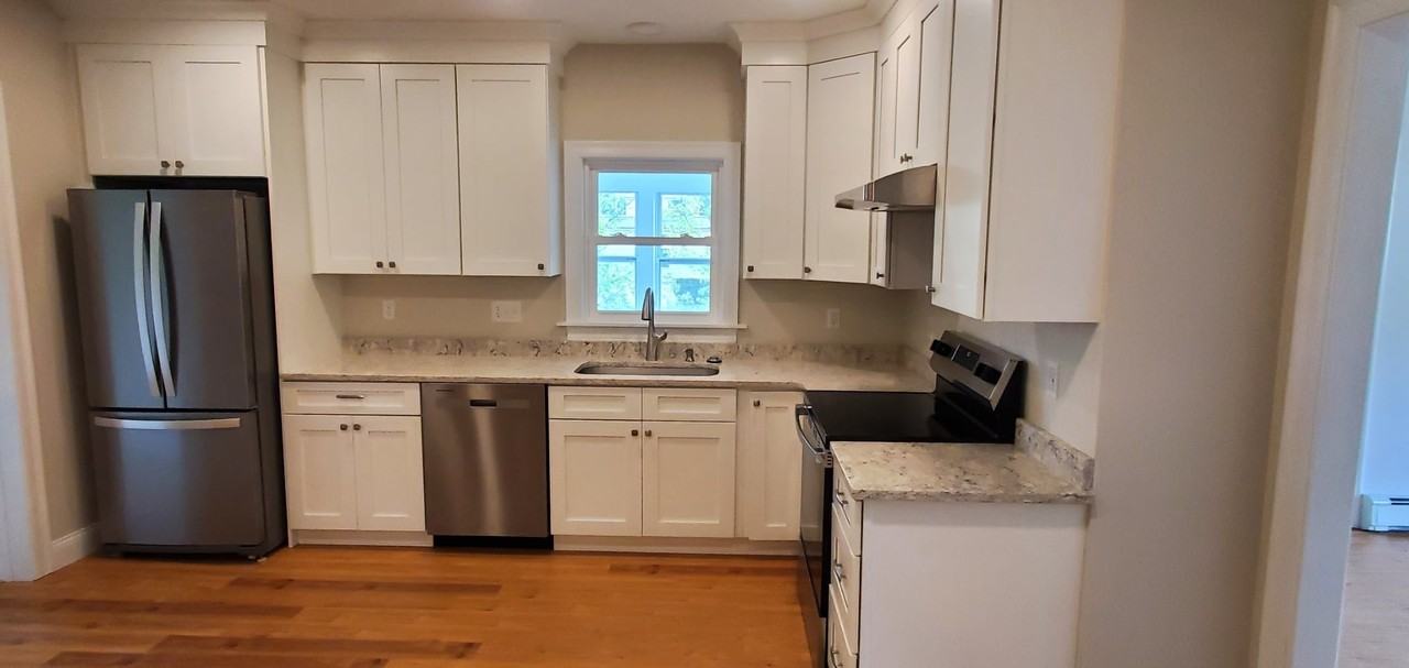 127 Bartlett St - Photo 7 of 16