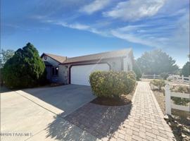 featured image of 821 Village Cir