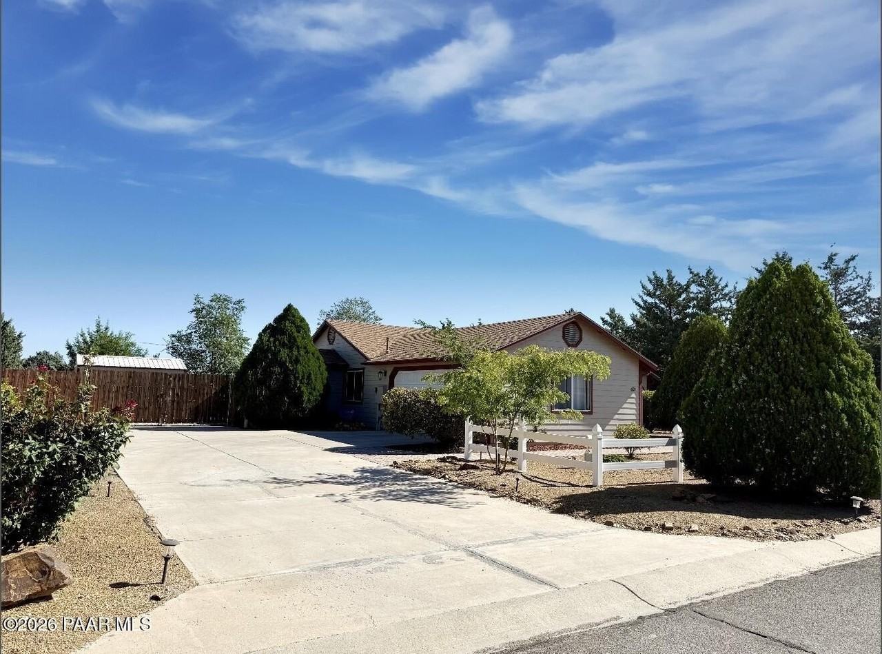 821 Village Cir - Photo 2 of 24